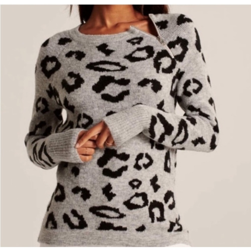 Abercrombie Fitch Gray Leopard Print Zipper Detail Crew Neck Sweater Size S